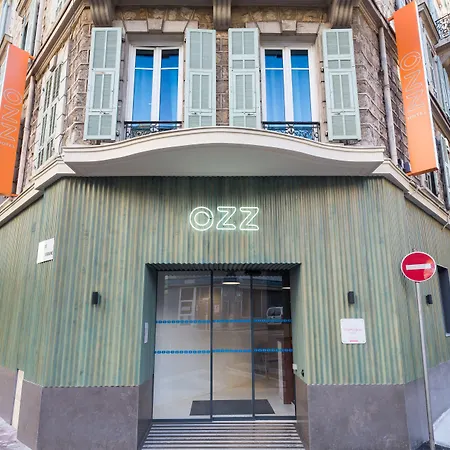 Ozz Hostel *
