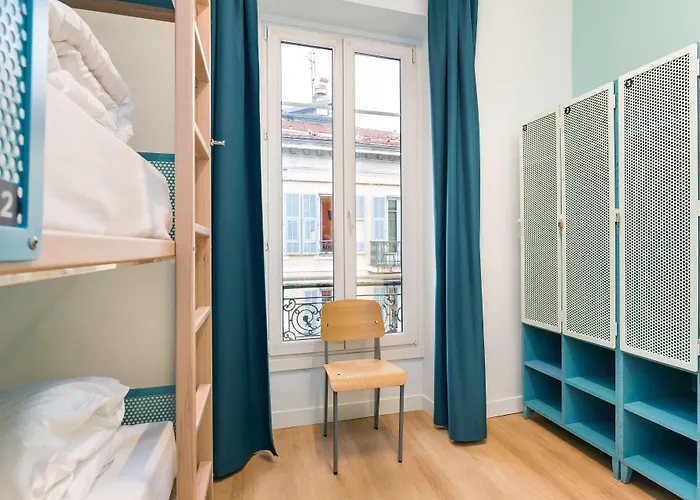 Ozz Hostel Νίκαια