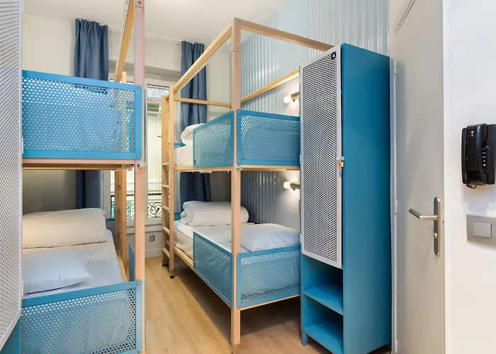 Ozz Hostel *