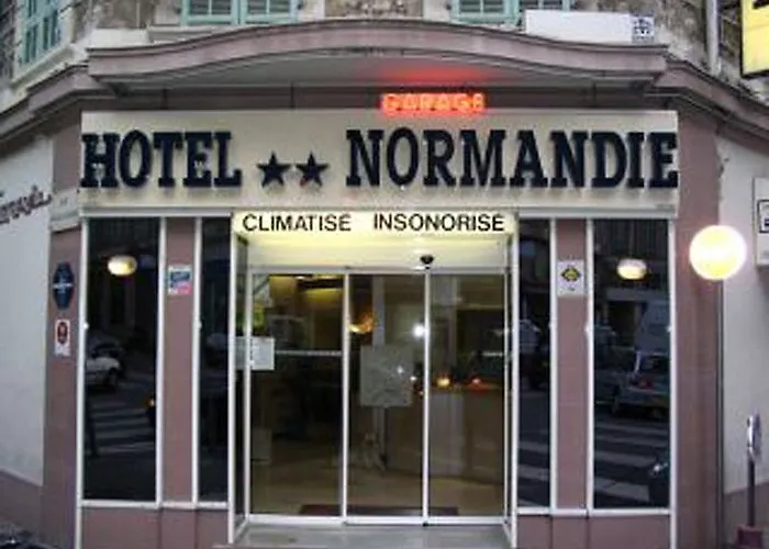 Ozz Hostel *