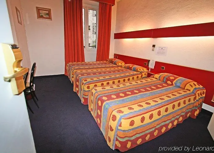 Ozz Hostel *