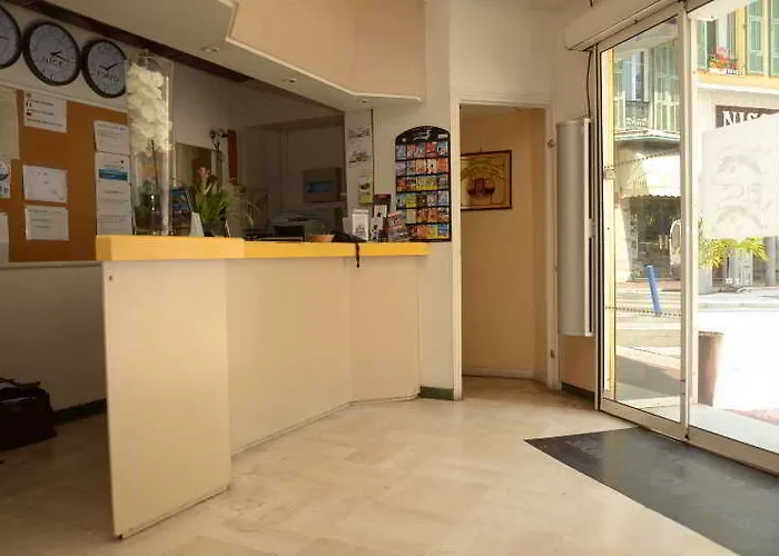 Ozz Hostel *
